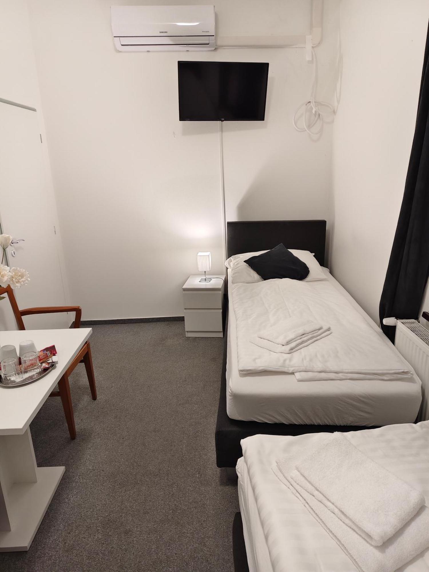 白小马酒店 Třeboň 外观 照片
