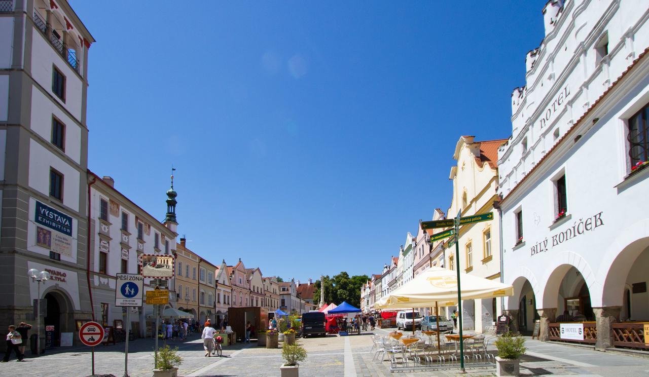 白小马酒店 Třeboň 外观 照片