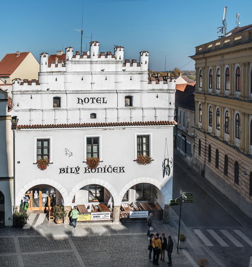 白小马酒店 Třeboň 外观 照片