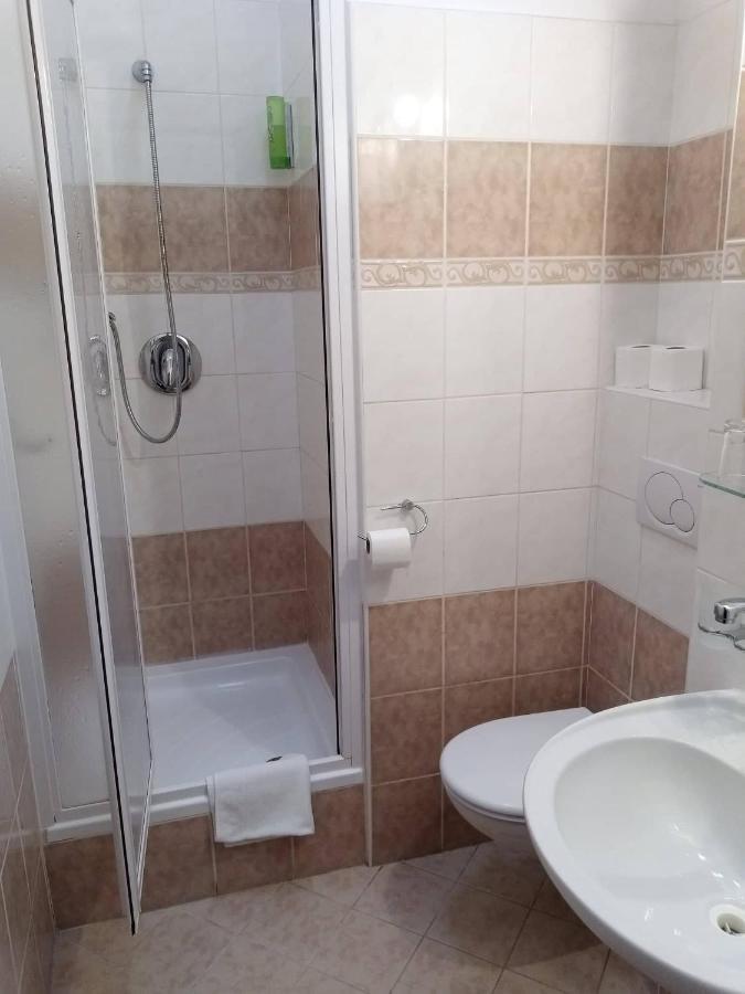 白小马酒店 Třeboň 外观 照片